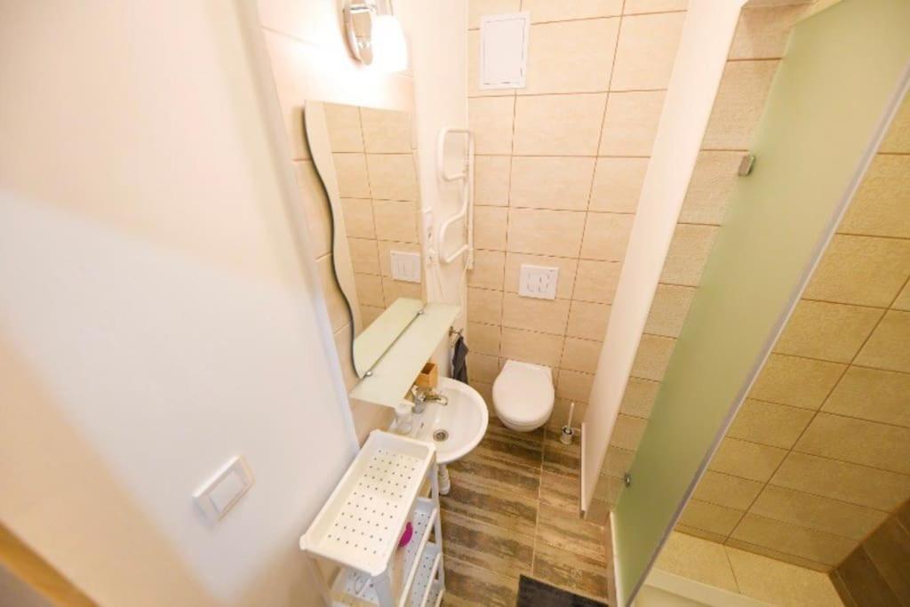 1 Bedroom Flat In Nyar Str., Central Budapest Exterior photo